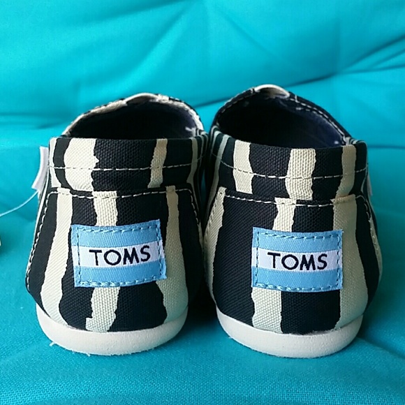 TOMS Zebra Flats Size 6, 6.5 & 9.5 - Picture 2 of 4