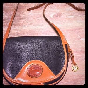 Loved, timeless Dooney & Bourke cross body