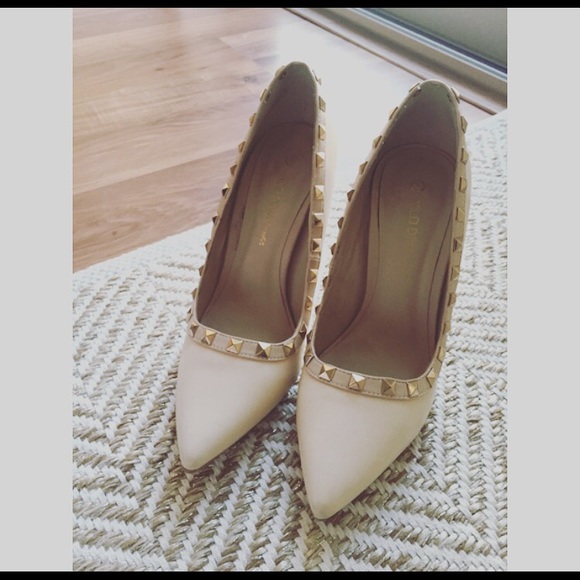 Nude Heels - Picture 1 of 2