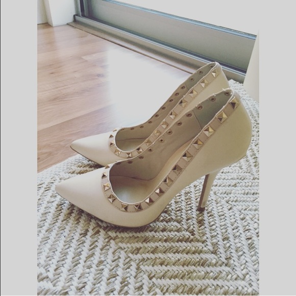 Nude Heels - Picture 2 of 2