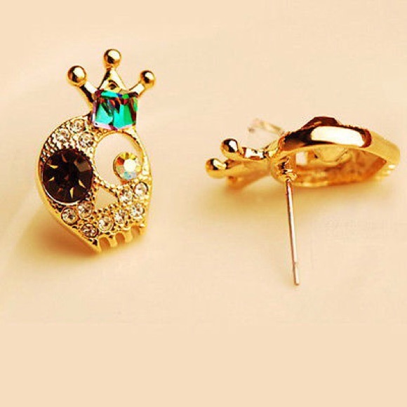 25% off Bundles! Rhinestone Skull Earrings - Picture 2 of 3