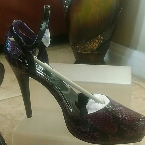 Heels - Picture 2 of 2