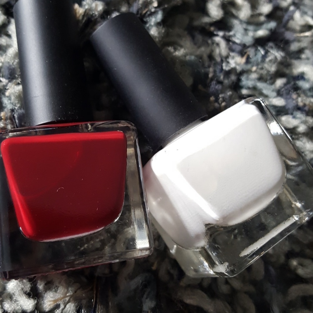 NWT Urban Outfitters Red Polish in Spiked Punch - Picture 1 of 2