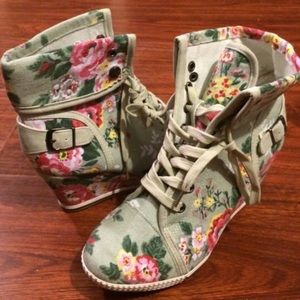Floral wedge sneakers