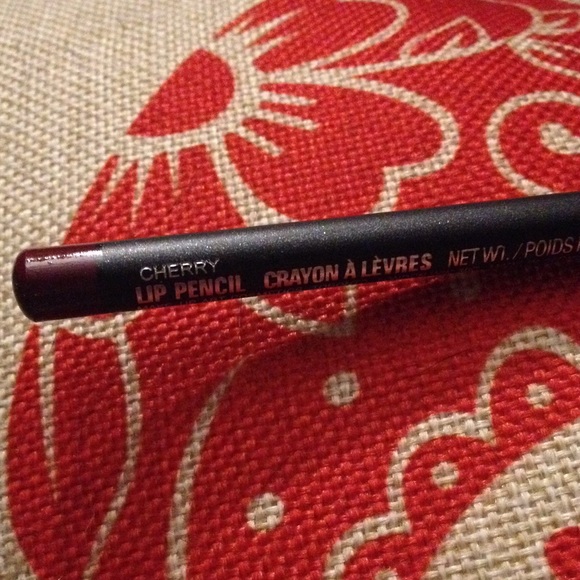 Mac Cherry lip pencil - Picture 3 of 4