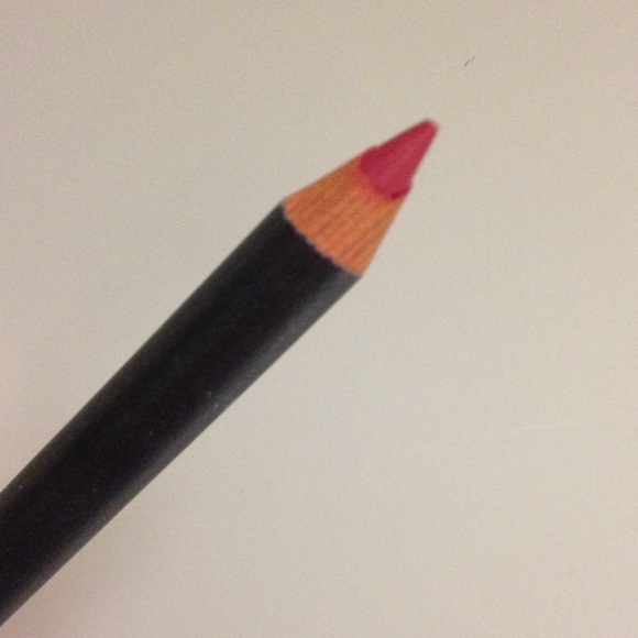 Mac Cherry lip pencil - Picture 4 of 4