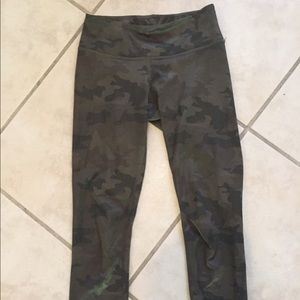 Lululemon Arm camouflage crops