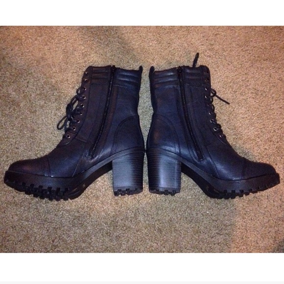 NWT Women Military Black Lace Up Combat Boots - Picture 2 of 3