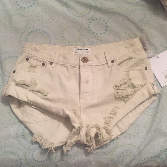 NWT One teaspoon bandits in l'stone/worn white