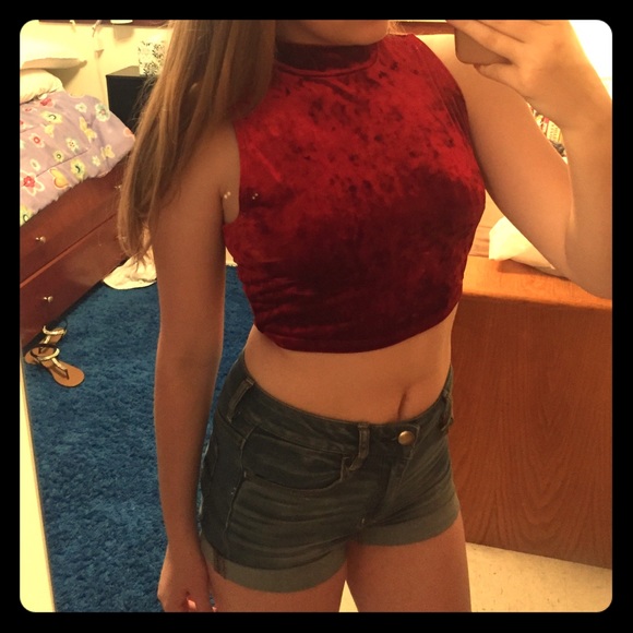 SOLD Adorable neck-high crop top
