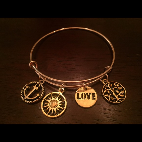PRICED REDUCED!! Gold charm bangle bracelet!!