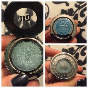 2 Urban decay single shadows