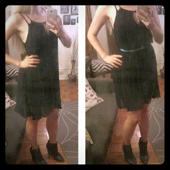 Pleated Akira dress - Picture 1 of 3