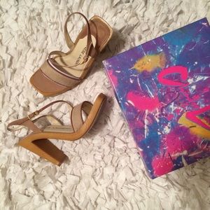 🌵CHINESE LAUNDRY HEELS🌵