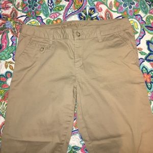 khaki capris