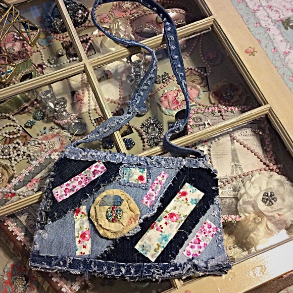 Handbags - Small shabby Jean crossbody 👛👛 NWOT