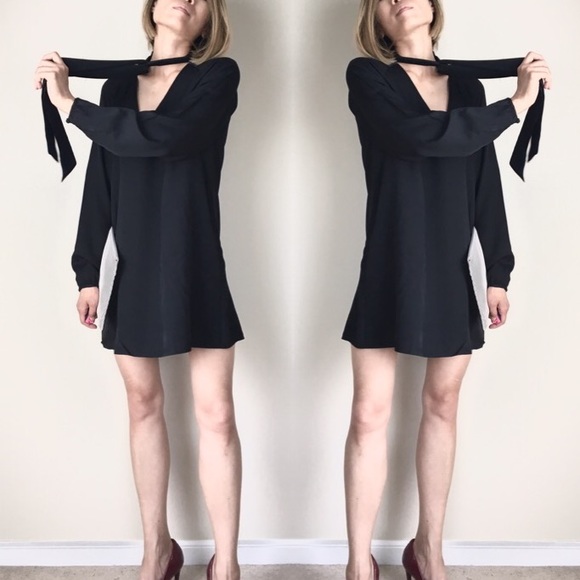 ✳️HIGH END Boutique black tie-neck top dress - Picture 3 of 4