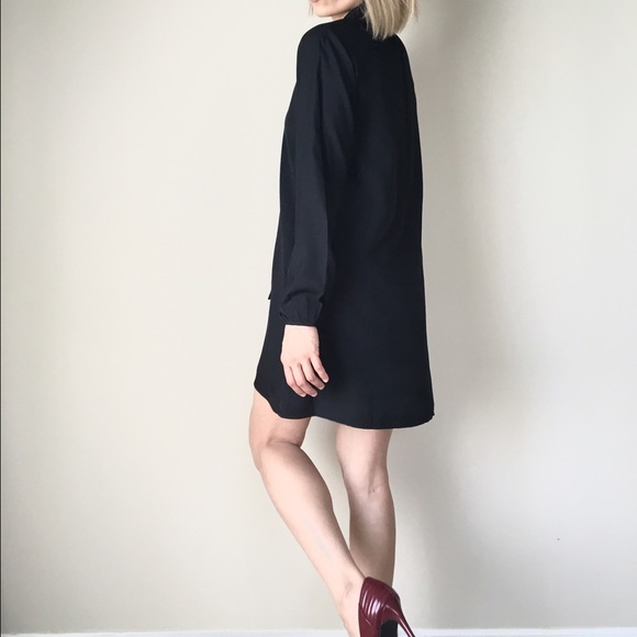 ✳️HIGH END Boutique black tie-neck top dress - Picture 4 of 4