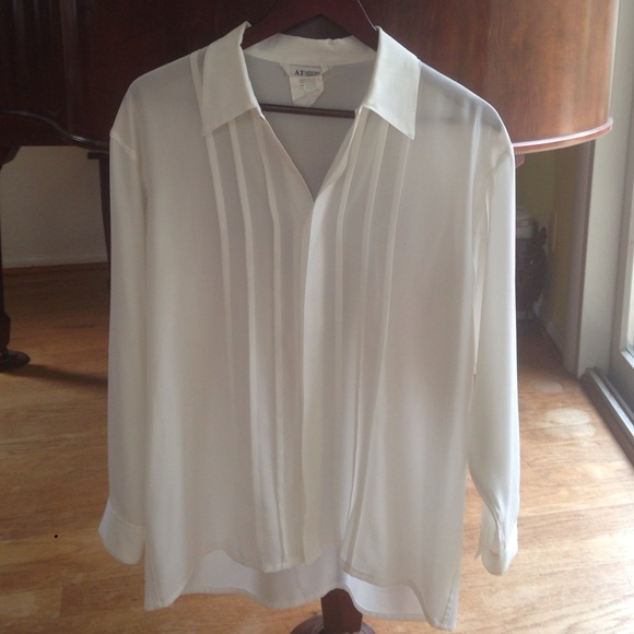 Slightly Sheer Silky Feeling Blouse - Picture 2 of 3