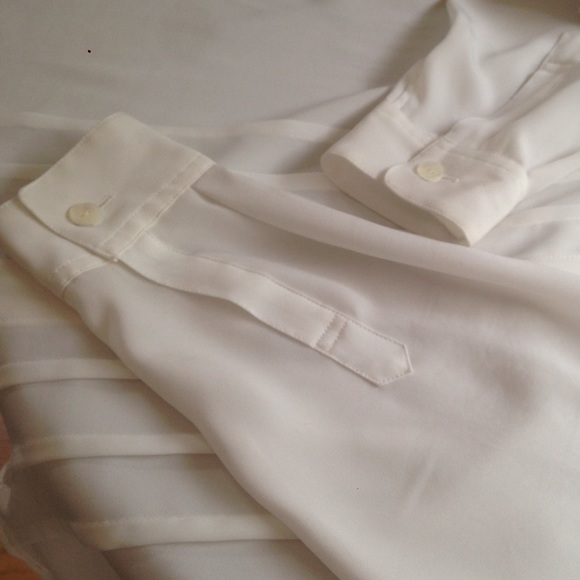 Slightly Sheer Silky Feeling Blouse - Picture 3 of 3