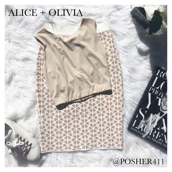 ALICE + OLIVIA TWIST BACK CREAM JERSEY CROP TOP - Picture 2 of 8