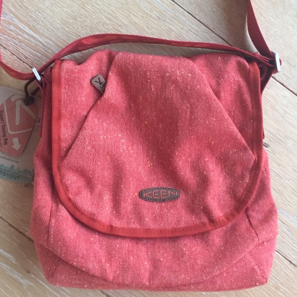 Keen hybrid travel transport bag!