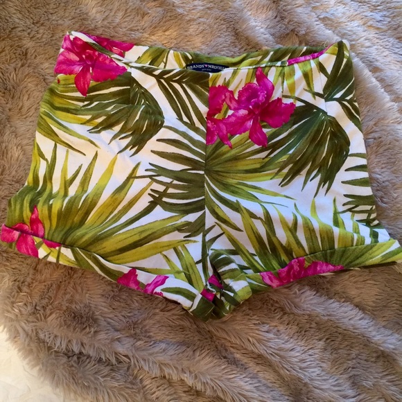 ✖️SOLD✖️ Brandy Melville Tropical Shorts 🌴 - Picture 2 of 4