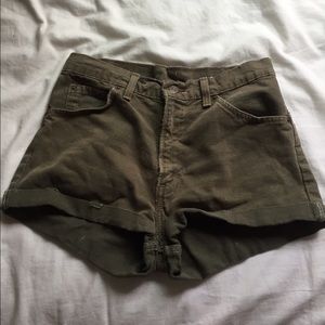 Vintage Levis - high rise shorts