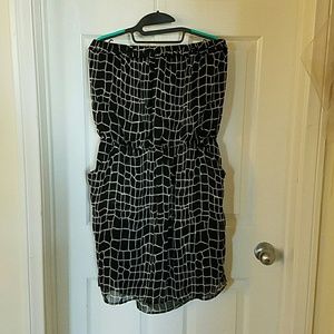 Sheer overlay strapless dress, with pockets