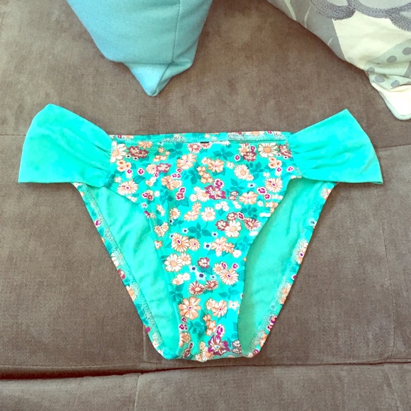 NWT O'Neill Bikini Bottoms