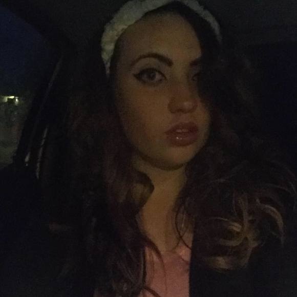 Meet your Posher, Alexis - Picture 1 of 1