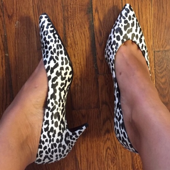 SAINT LAURENT Leopard Print  Pumps - Picture 6 of 8