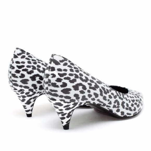 SAINT LAURENT Leopard Print  Pumps - Picture 8 of 8