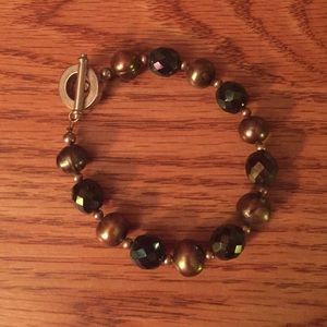 Green and gold bead bracelet