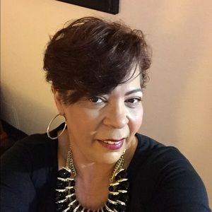 Meet your Posher, Pamela