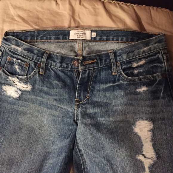 Torn jeans - Picture 2 of 4
