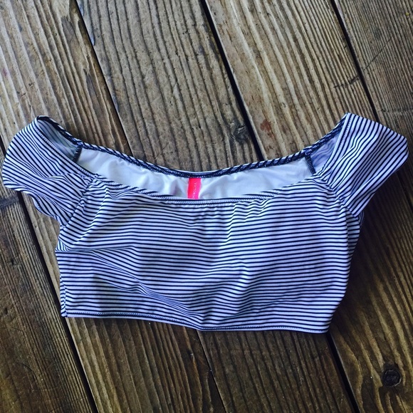 VS Crop Swim Top