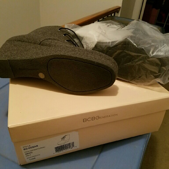 This gray bootie that's very nice - Picture 3 of 3