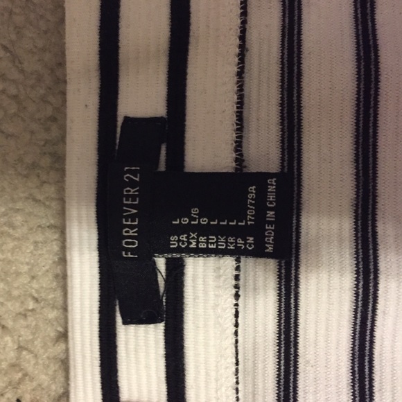 Forever 21 skirt - Picture 2 of 2