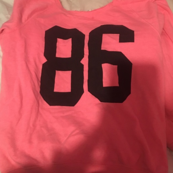 Victoria's Secret crewneck - Picture 2 of 3