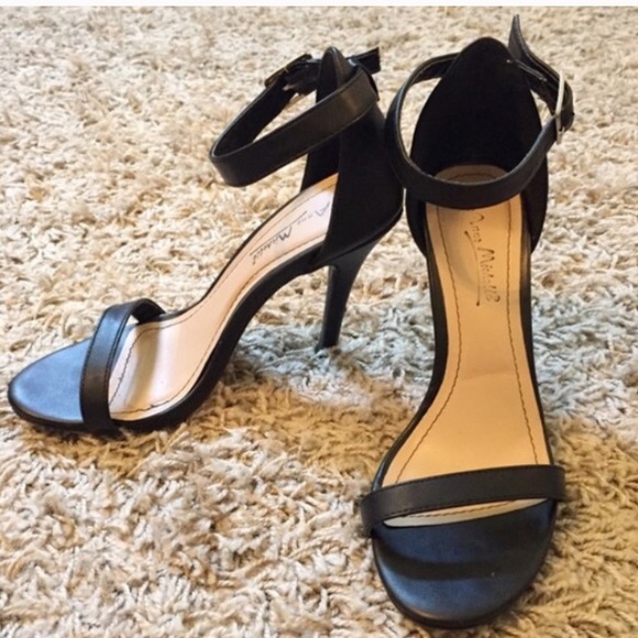 BEST OFFER TAKES Anne Michelle strap heel 6.5