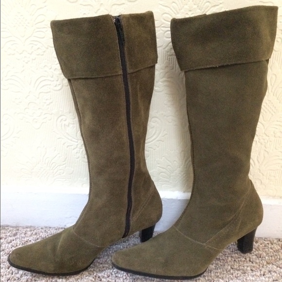 Moss green suede boots - Picture 2 of 4