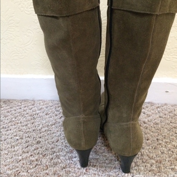 Moss green suede boots - Picture 3 of 4