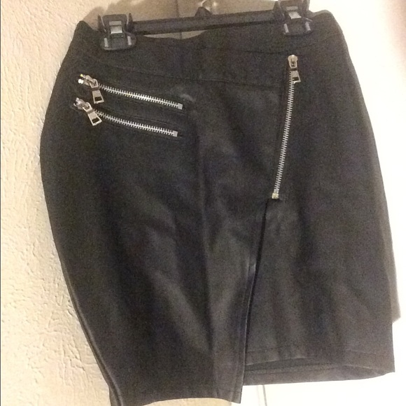 Black leather skirt!!