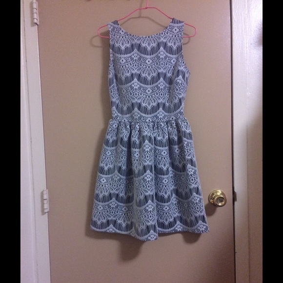 L&T design lab lace dress in size S, fits like XS