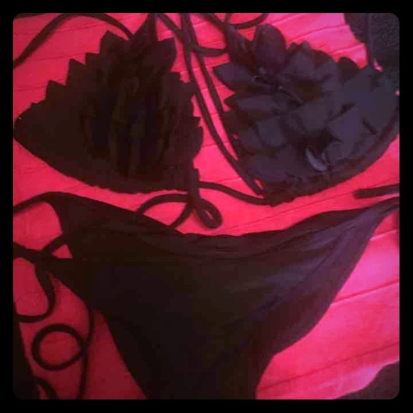 Scrunch back ruffle bikini