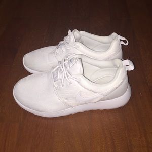 Brand new white roshes