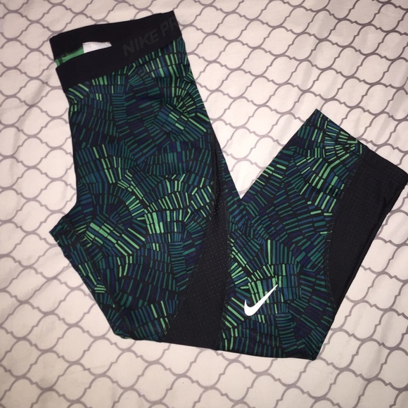 Green Nike Pro (Dri-Fit)