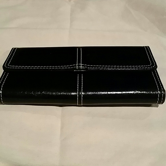 Liz Claiborne patent black wallet