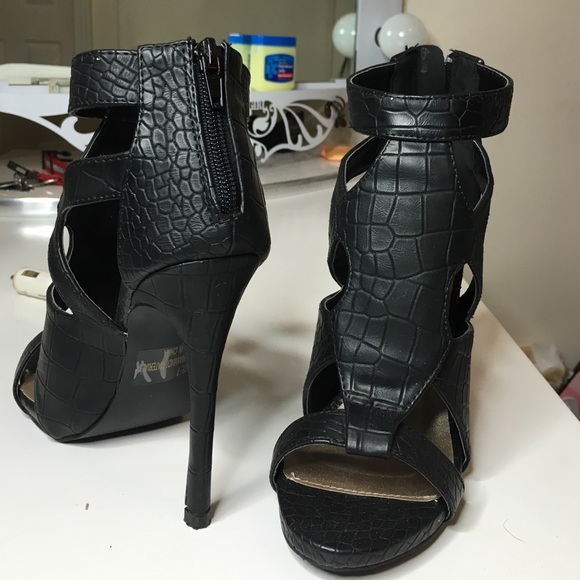 SIZE 7 CHARLOTTE RUSSE HEELS